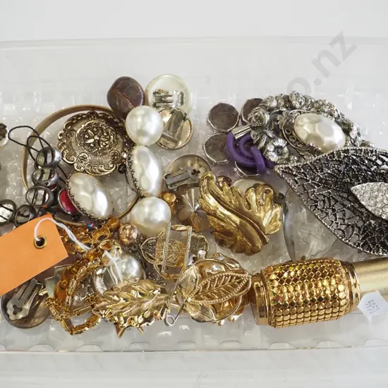 tray of costume jewellery