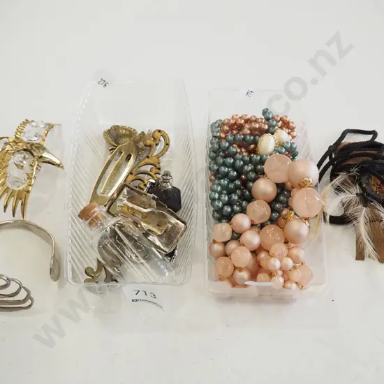 2x tubs; necklaces, change purse, bracelets etc