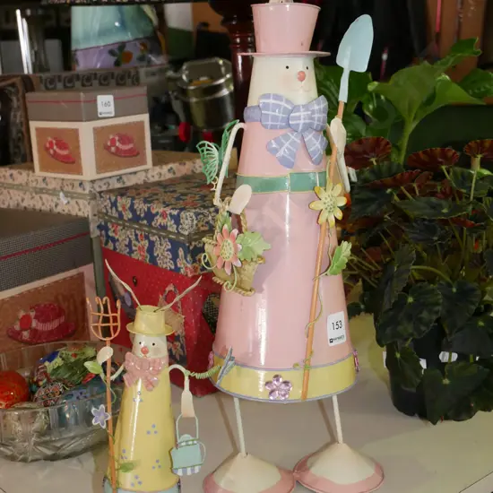 2x metal Easter bunny figurines H-430