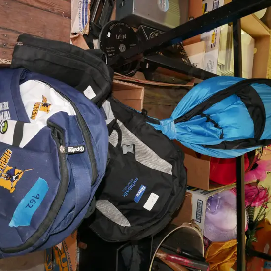 box; 3x bags, pop up beach shelter