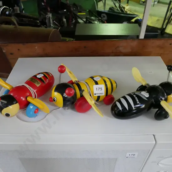 3x wooden buzzy bees