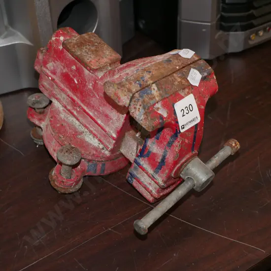 small engineer's vice