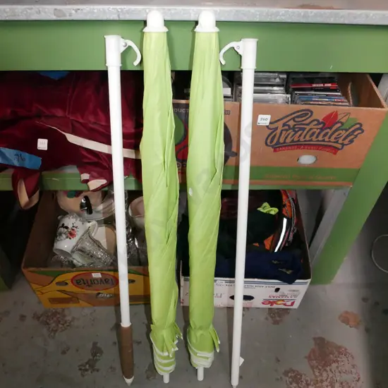 2x sun umbrellas