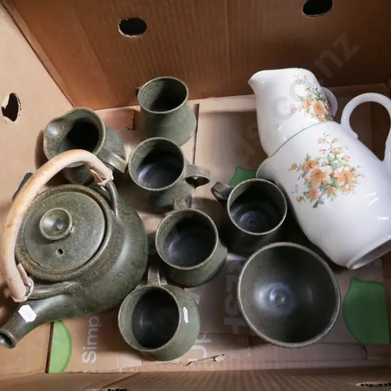 pottery coffee set, 2x Crown Lynn floral jugs