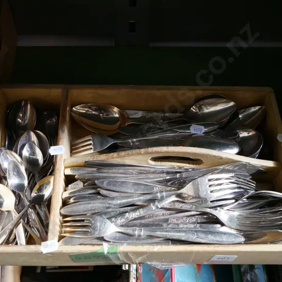 wooden cutlery tray and cutlery