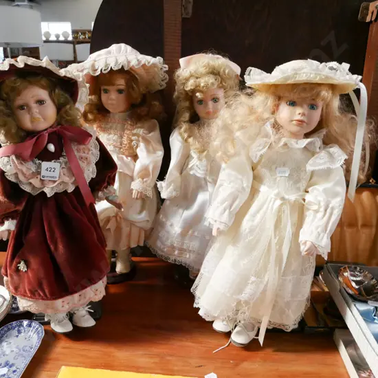 4x porcelain display dolls