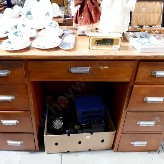 restorer's  study desk H-790 W-1230 D-530