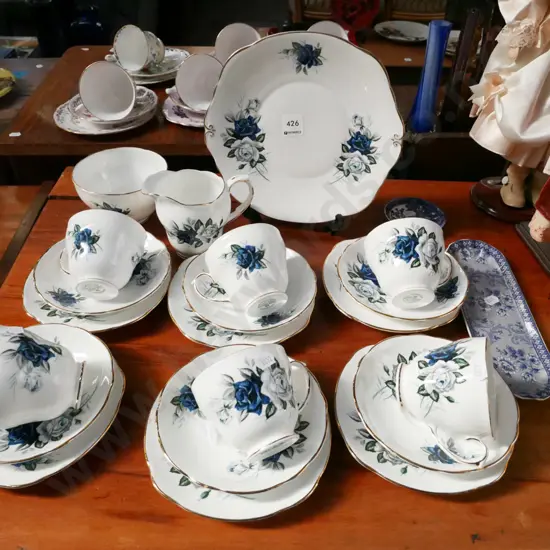 Duchess Rhapsody 21 piece tea set, 2x willow pattern dishes