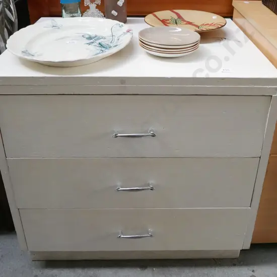 white painted 3 drawer chest H-600 W-620 D-420