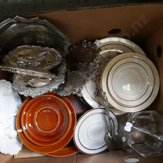 box; plated ware, Crown Lynn blossom round plates, bowl, Redwood plates and bowls