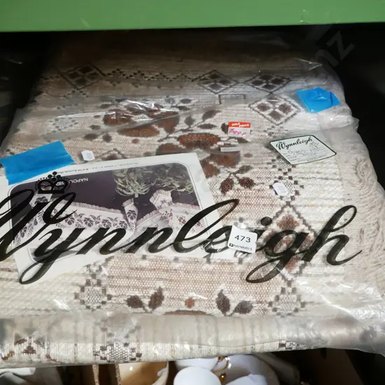 3x as-new Napoli woven tablecloths