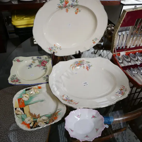 2x ashets, 2x plates, small bowl