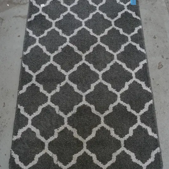edged grey patterned floor mat L-1220 W-820
