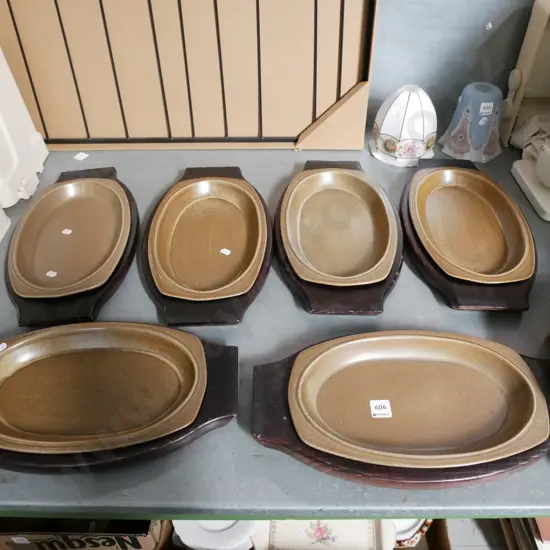 6 x Temuka Pottery steak plates with wooden bases