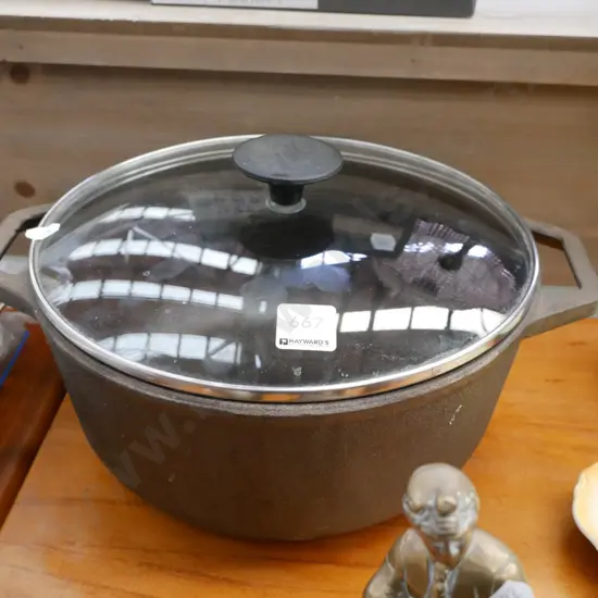 cast iron lidded pot