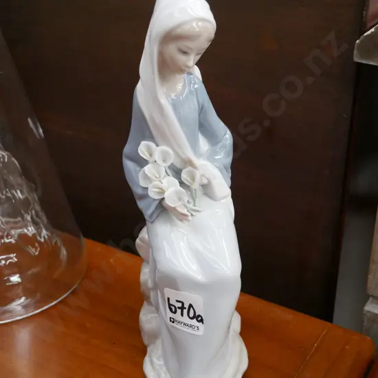 Lladro figure of a sitting girl with arum lilies H-240