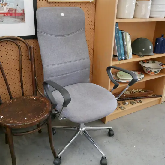 grey office chair