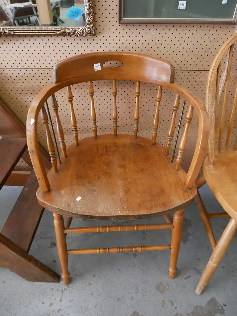 oak spindle back tub chair Image 1++
