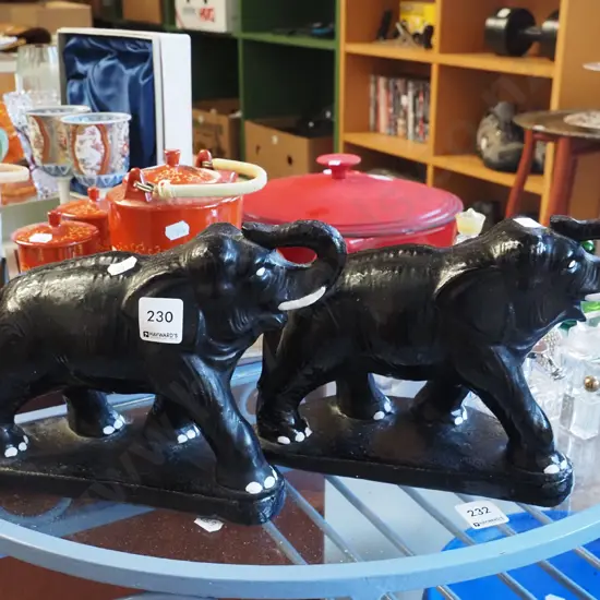 2x elephant figurines