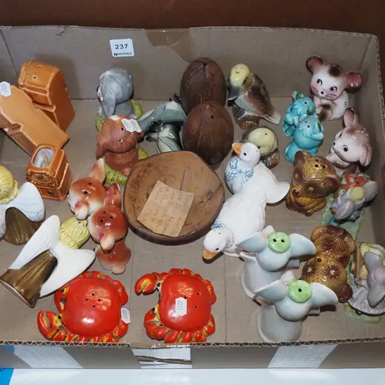 boxed novely salt and peppers