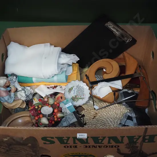 box; linen, ornaments, placemats etc