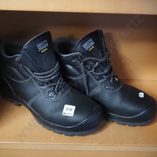 pair of steel cap UK 9 work boots