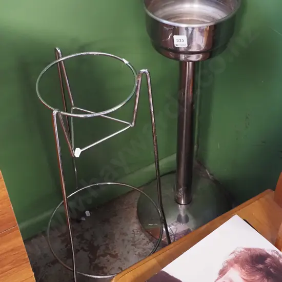 2x jardiniere stands