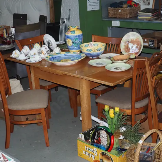 oak extending dining table with 4 slat back chairs (chairs don't match table)