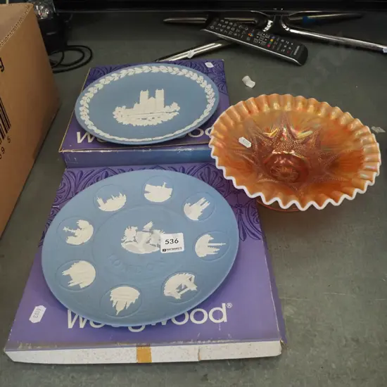 2x Wedgwood jasperware plates, carnival glass bowl