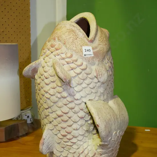 larrge terracotta fish/vase H-380