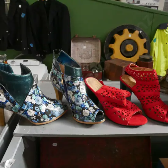 2x pairs ladies size 40 high heeled shoes