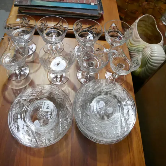 8x cut crystal comports, 11x cut crystal plates