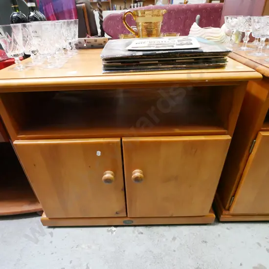 solid rimu 2 door entertainment unit H-630 W-700 D-450