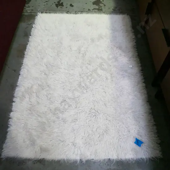 white woollen tufted floor mat l-1550 W-1000