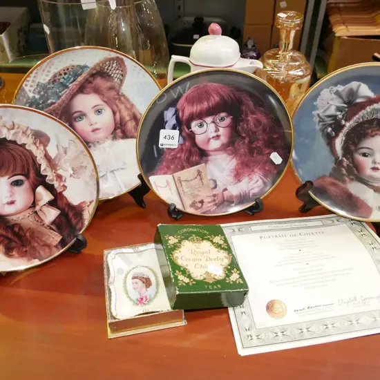 Royal Crown Derby coronation dish, 4x Franklin Mint doll plates