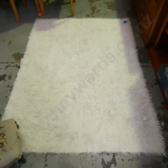white tufted woollen floor mat L-1700 W-1230