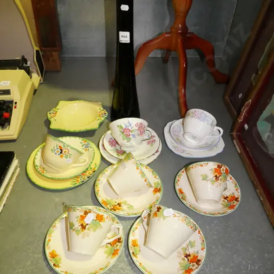 trios, cups, saucers, bowl, black glass vase H-350