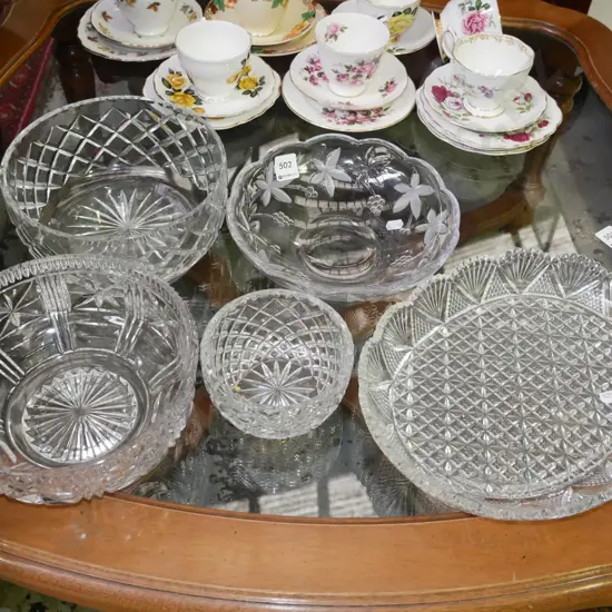 4x cut crystal bowls, 1x large glass bowl