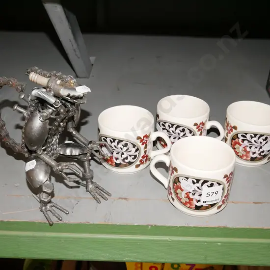 4x Crown Lynn coffee cups, Alien figurine