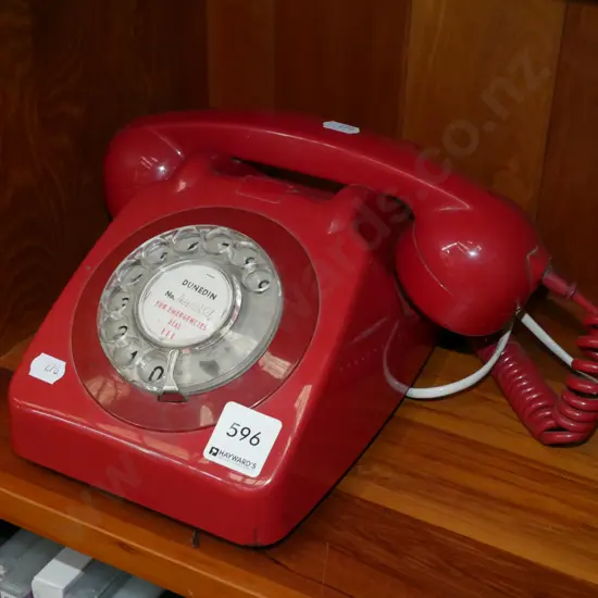 red dial telelphone