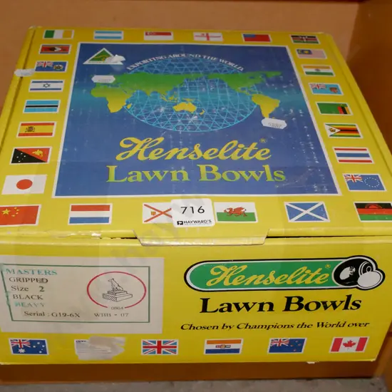 box of 4 Henselite lawn bowls