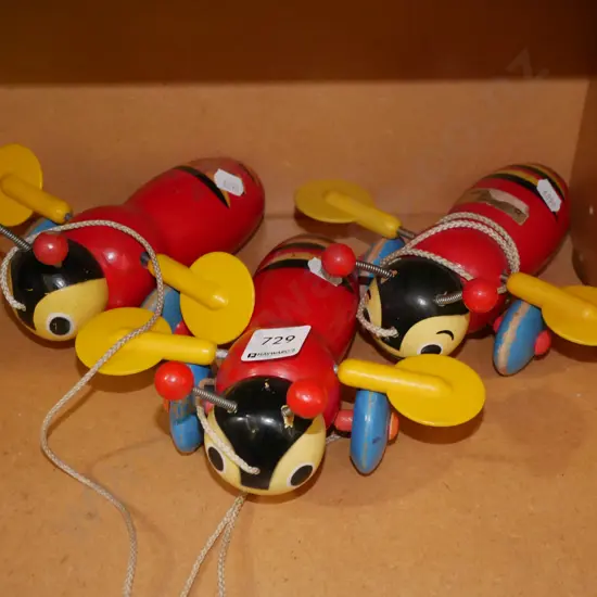 3x wooden Buzzy Bees
