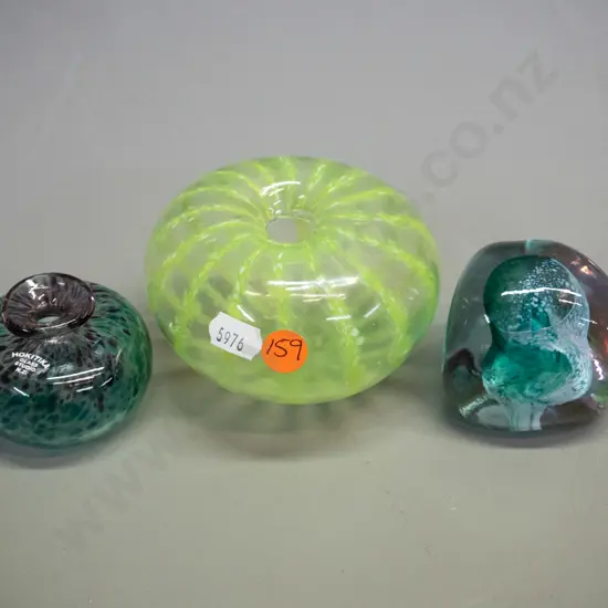 3 pieces of art glass - Nelson NZ kina shape vase, Hokitika and Caithness Scottish paperweight. Vase H-65 D-100