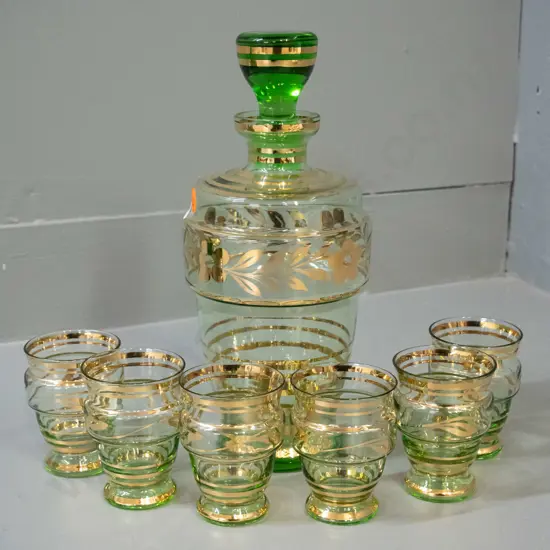 retro green glass gilt decorated liqueur set with stoppered decanter and 6 glasses H-245