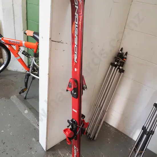 Pair of kids skis, red Rossignol Viper