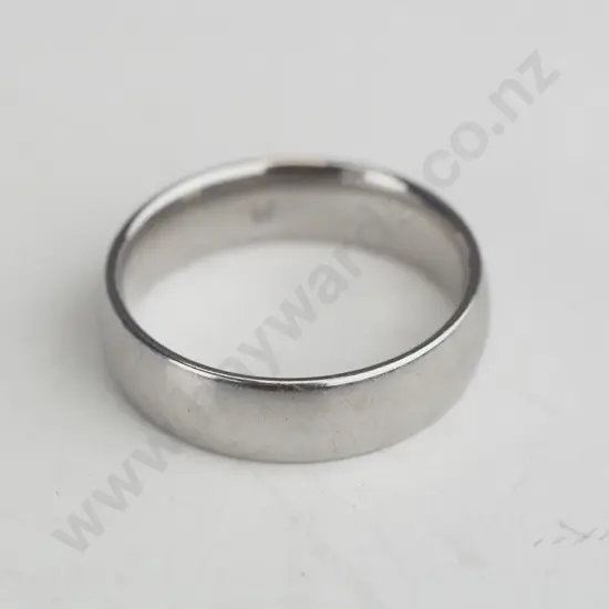 Silver coloured ring