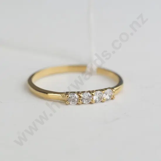 Gold band with x4 clear stones along the top - nil markings