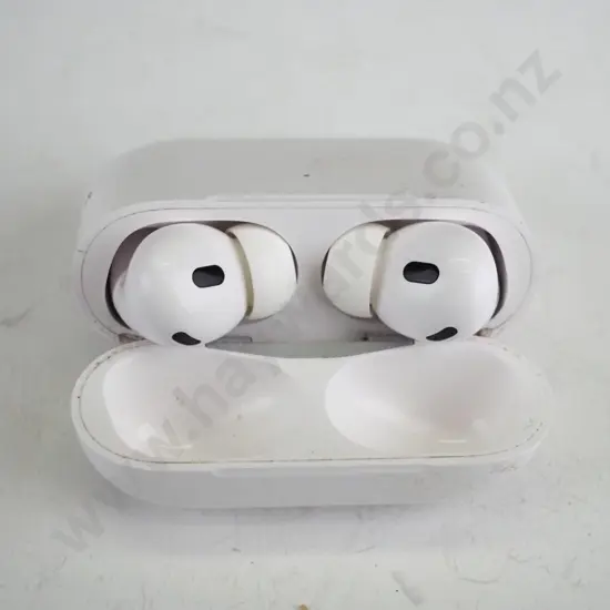 Pair of Apple airpods pro, in case 