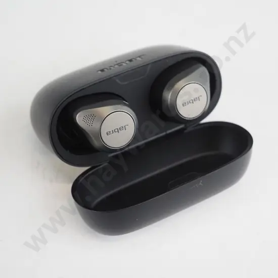 Jabra black earpods in case 