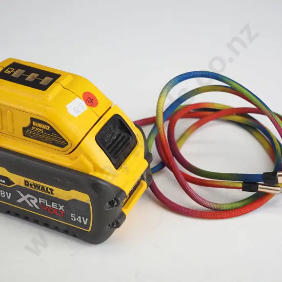 DE WALT Battery, charger and cable